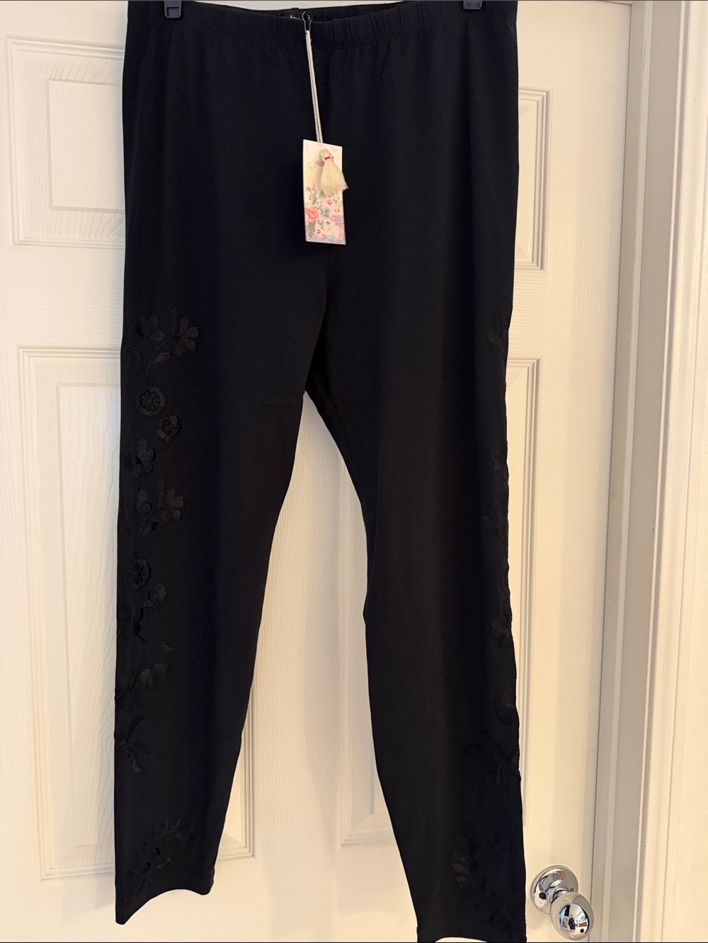 NWT Johnny Was Tonal Leggings - Black Embroidered Leggings - Picture 4 of 9